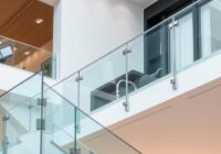 Szklane balustrady: bezpieczeństwo, estetyka i trwałość w architekturze